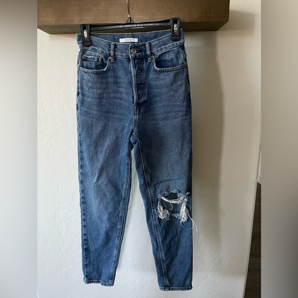 PacSun| Ultra High Rise Slim Jeans, Distressed Style—Size 25••• - Picture 1 of 14